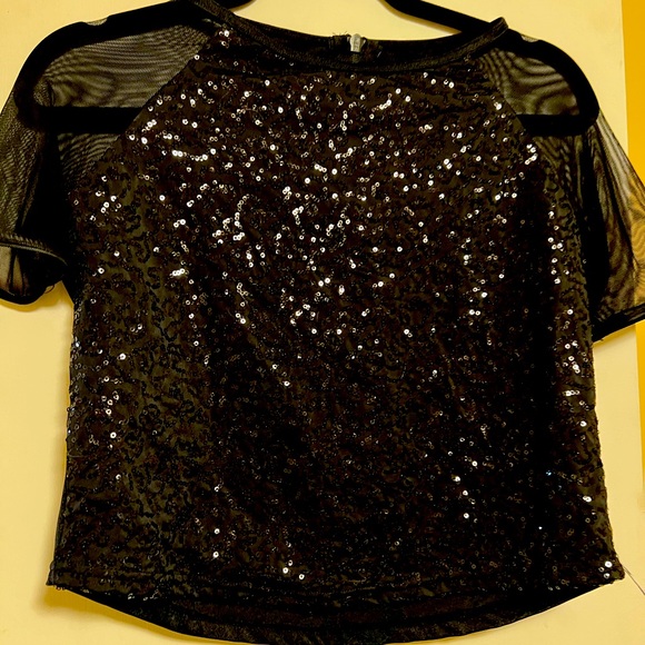 Tops - XS black sequin crop top